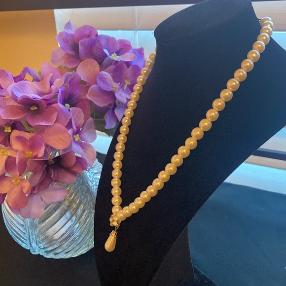 White Faux Pearl Necklace with Small Rhinestone Ball and Tear Drop Shaped Bead - Picture 5 of 11